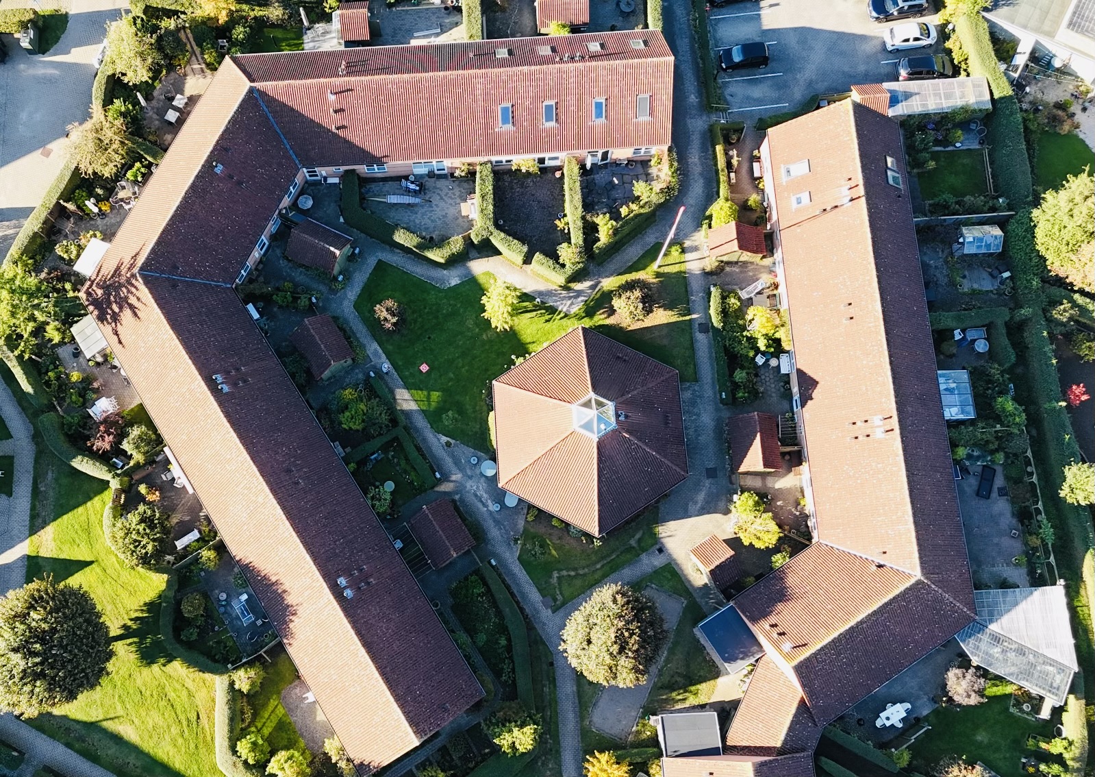 AB/Møllen Holbæk set fra luften.